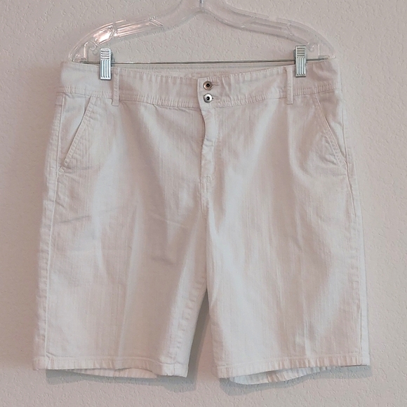 CHICO'S PLATINUM Women's White Thornton Denim Shorts NWOT - Picture 1 of 8